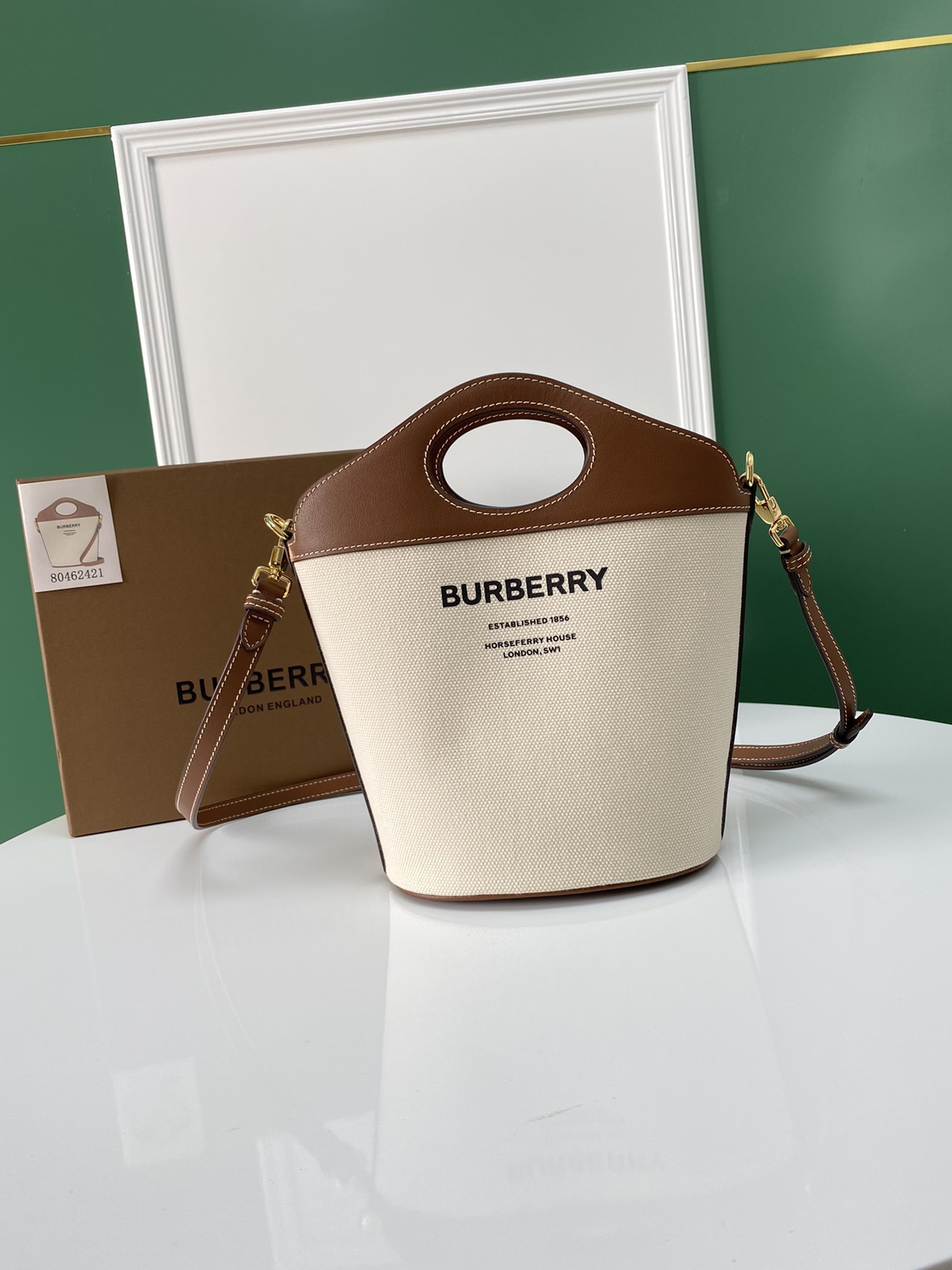 Burberry_Pocket_Bag-17_x